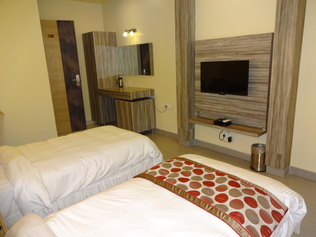 Buhari Royale Boutique Hotel شيناي الغرفة الصورة